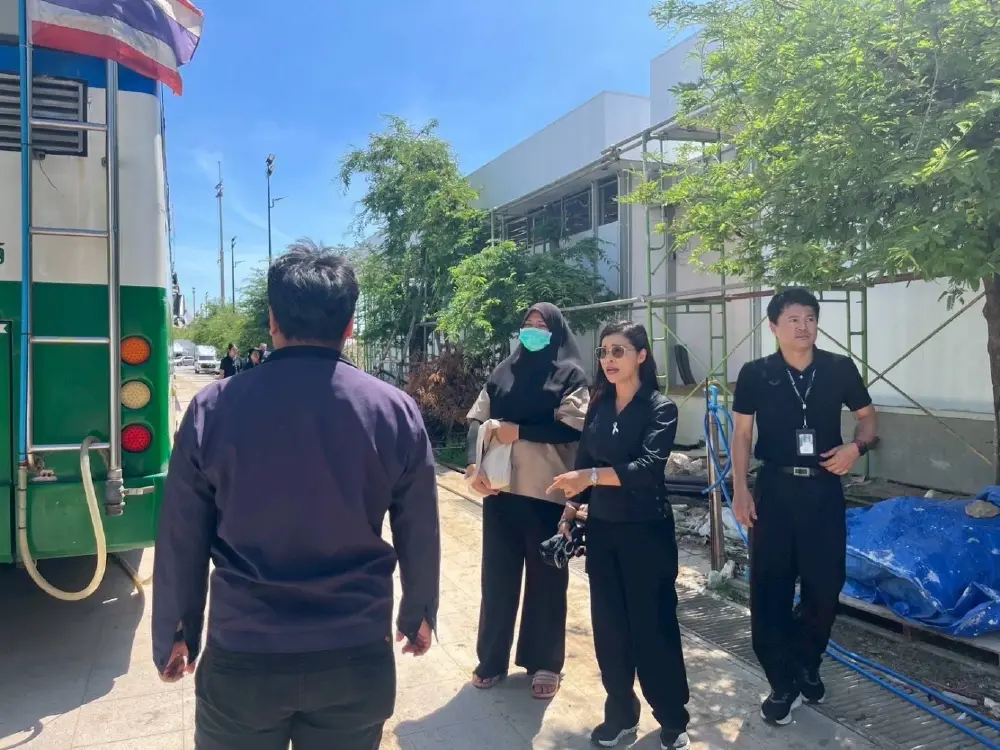กทม. เอาใจใส่ ตรวจเยี่ยมรถสุขาเคลื่อนที่สนามหลวง พร้อมขอความร่วมมือใช้บริการสะอาด