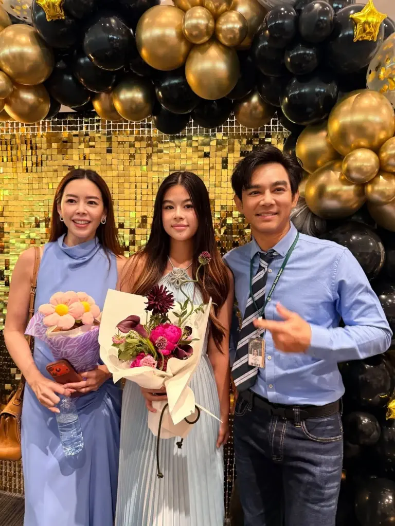 ฉายแววนางเอก! "น้องโสน" ลูกสาวพ่อมอส ในชุดเดรสฟ้า ยิ่งโตยิ่งสวย