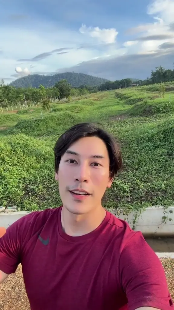 หล่อแถมขยันมาก เคน ภูภูมิ ลุยสวนทุเรียนแดนใต้ ใส่ปุ๋ยด้วยตัวเอง