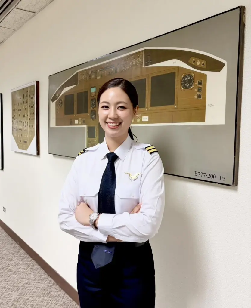 เปิดตัว "แบม" นักบินหญิงคนแรกการบินไทย ประวัติไม่ธรรมดา