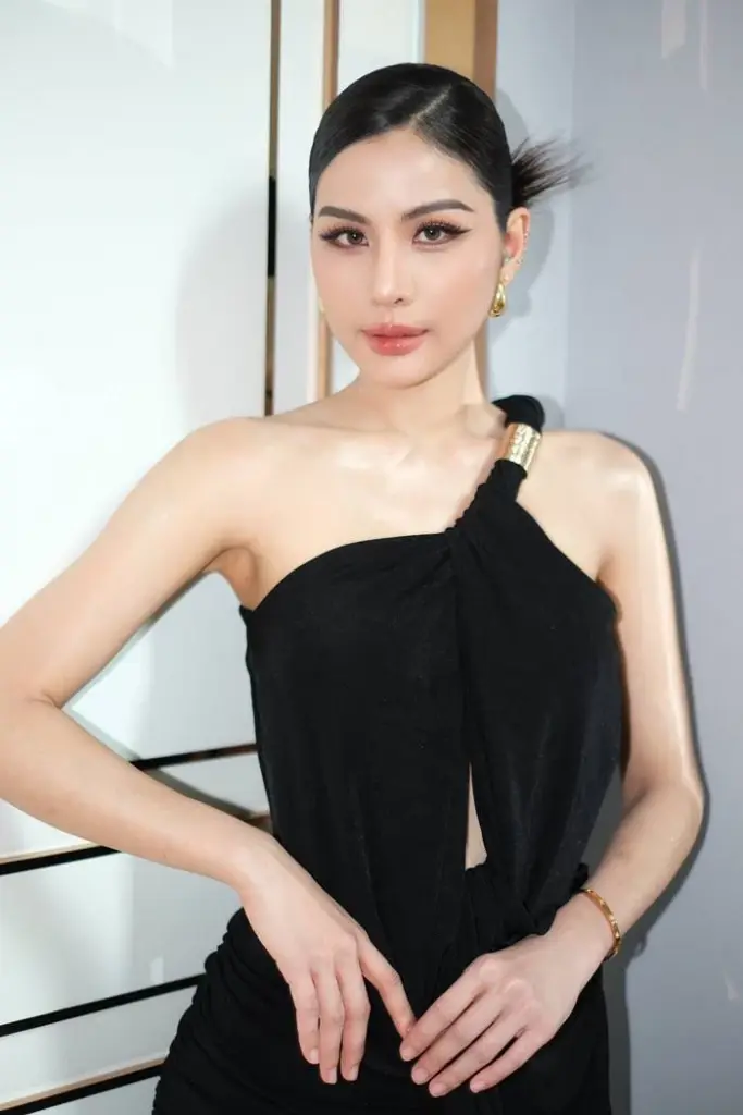 เปิดประวัติ "หนิง ปัทมา" นักร้องสาวดีกรีนางงามเวทีดัง