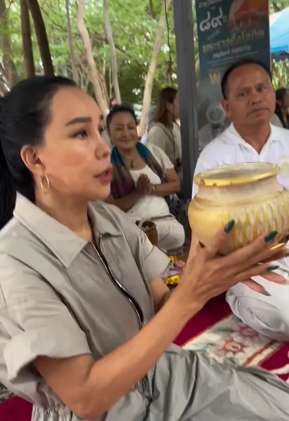 "ส้มเช้ง สามช่า" ร่วมพิธีบวงสรวงพ่อปู่ศรีสุทโธ ล้วงไหได้เลขสวย