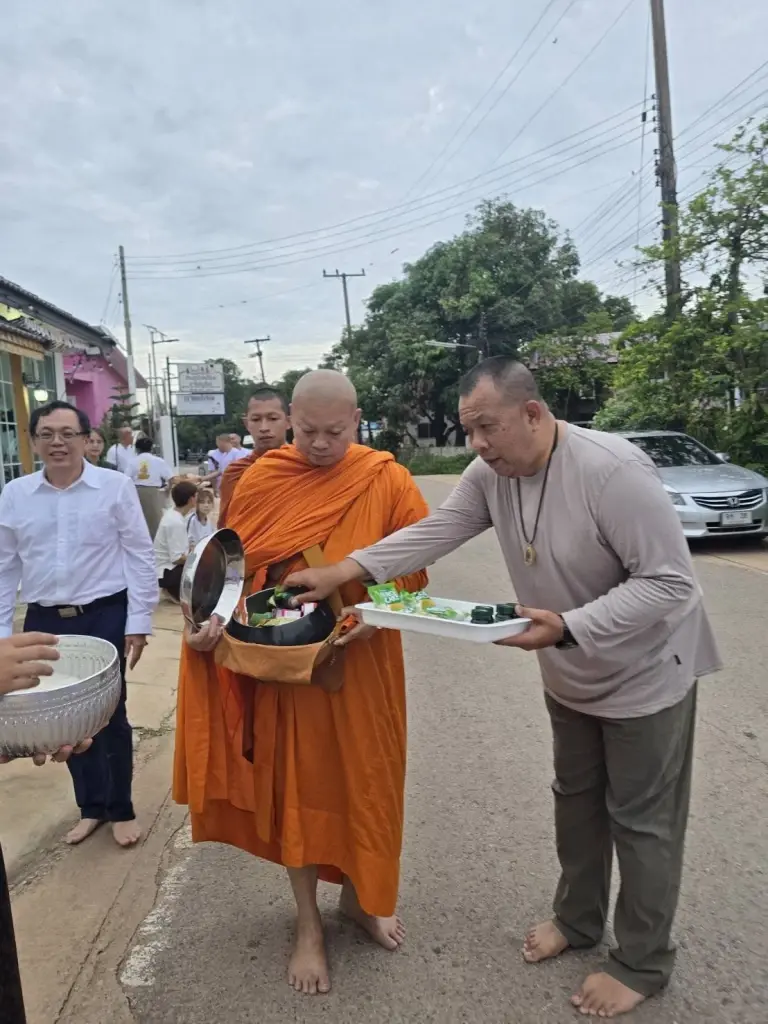 เปิดฉายาทางธรรม แม่ทัพกุ้ง เข้าสู่ร่มกาสาวพัสตร์ ออกบิณฑบาตแต่เช้า