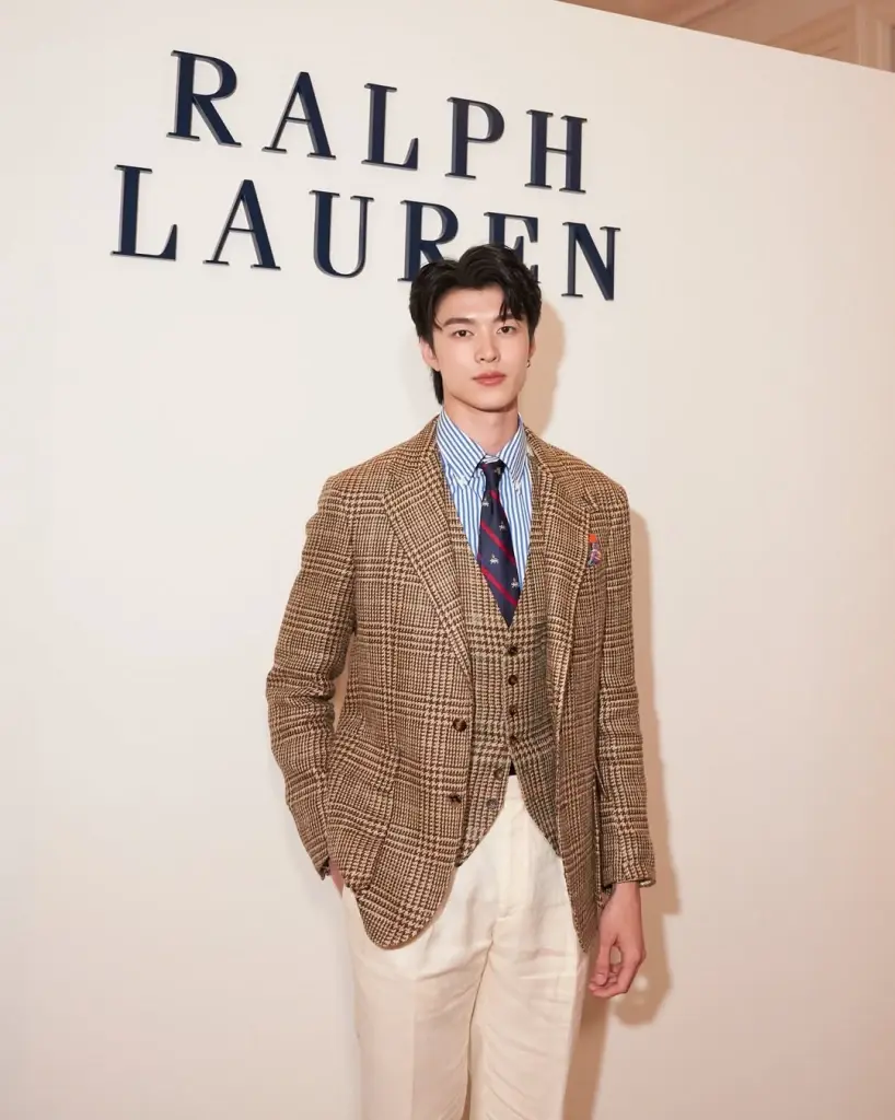 หล่อสร้างเรื่อง นักแสดงไทยเฉิดฉายงานแฟชั่น ประกบไหล่คิมอูบิน 