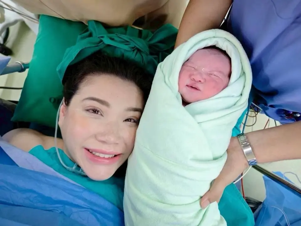 คลอดแล้ว "นนนี่ นนลนีย์" ลูกสาวแอน สิเรียม ให้กำเนิดสมาชิกใหม่