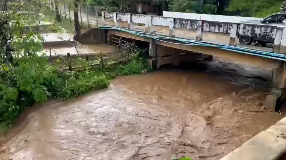 ด่วน! น้ำป่าถล่มแม่สะเรียง ถนนขาด ตัดขาดหมู่บ้าน