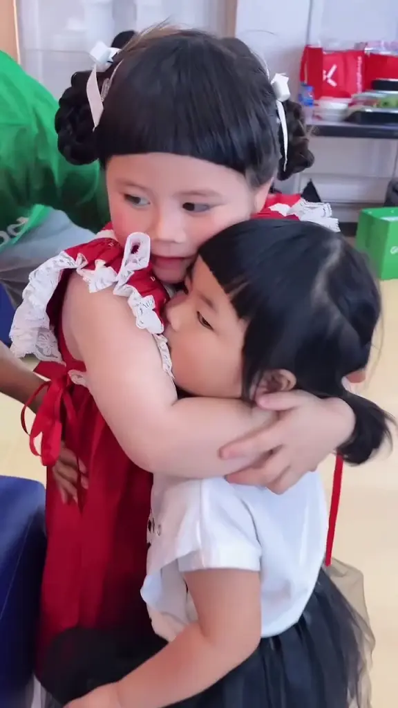 ลูกสาวก้อย รัชวิน ออกอาการคลั่งรัก "น้องแอบิเกล" ยิ้มแป้นแก้มปริ