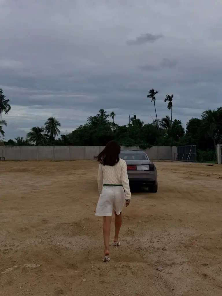 ยอมใจแฟชั่น! "แอน ทองประสม" ใส่ส้นสูงปรี๊ดลุยสวน รดน้ำต้นไม้ชิลๆ 