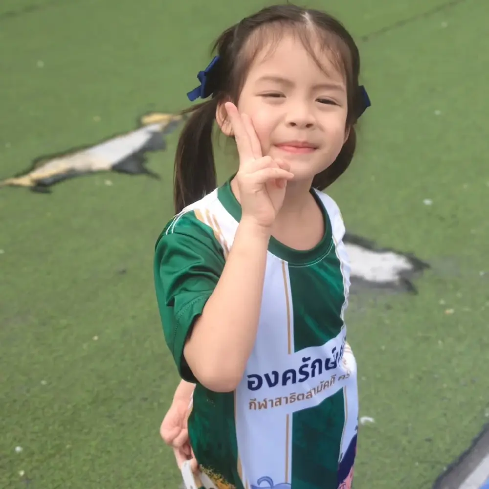 "น้ำ รพีภัทร" เที่ยวรับลมชิลๆ แฟนคลับโฟกัส ลูกสาวยิ่งโตยิ่งสวย