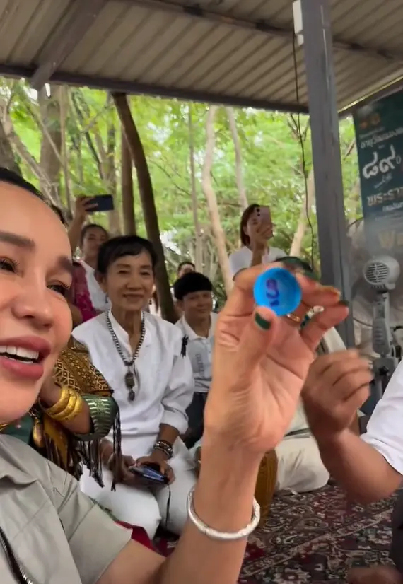 "ส้มเช้ง สามช่า" ร่วมพิธีบวงสรวงพ่อปู่ศรีสุทโธ ล้วงไหได้เลขสวย