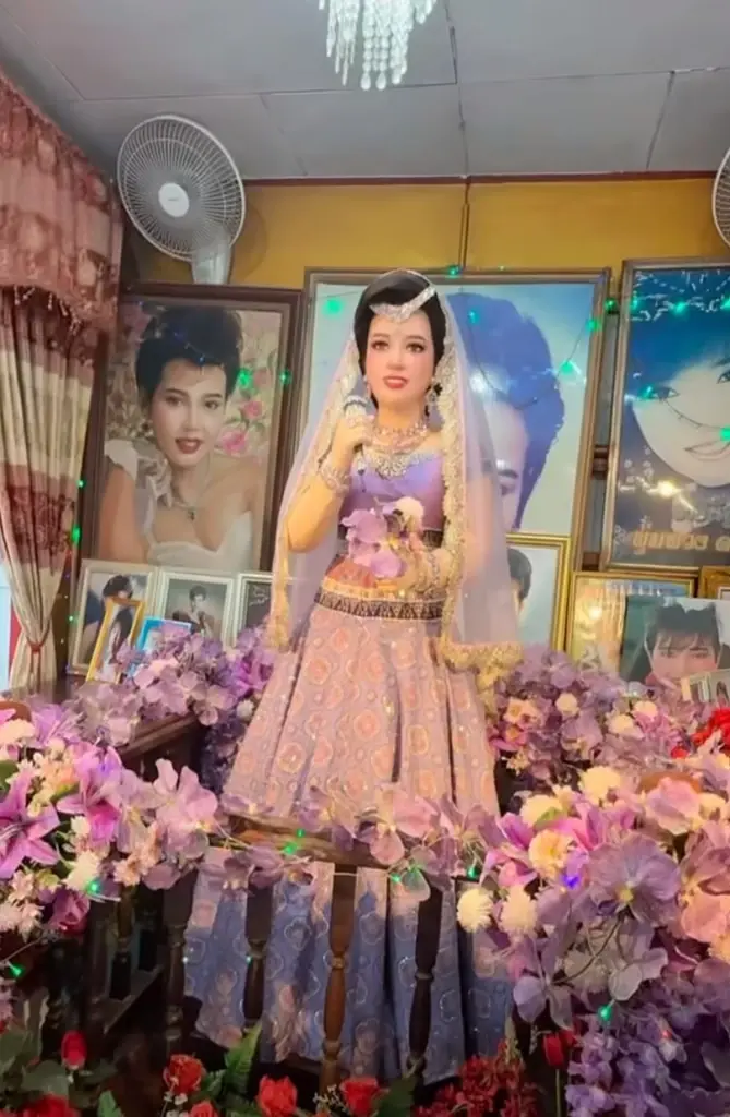 เลขครบรอบ แม่ผึ้ง พุ่มพวง พิธีเปลี่ยนชุดหุ่น ล้วงไหหยิบได้เลขสวย