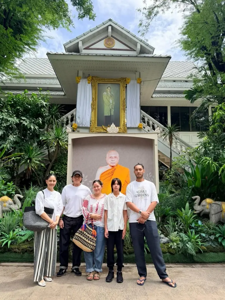 โตเป็นหนุ่มแล้ว! "ย่านก สินจัย" เผยภาพครอบครัวสุดอบอุ่น