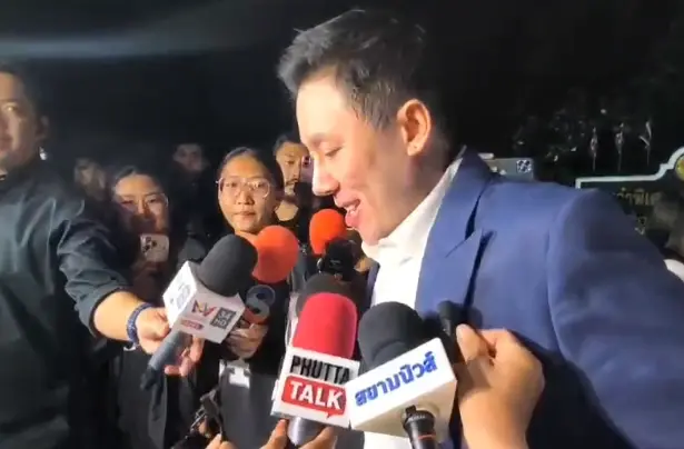 เปิดภาพ "ทนายตั้ม" นาทีออกจากเรือนจำ หลังได้ประกันตัวพร้อมภรรยา