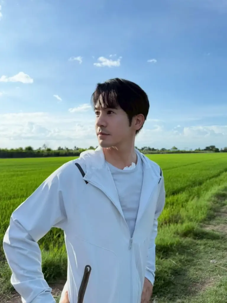 แห่ซูมตาแตก  ‘โป๊ป ธนวรรธน์’  หลุดภาพกองถ่ายชวนลุ้นผลงานใหม่