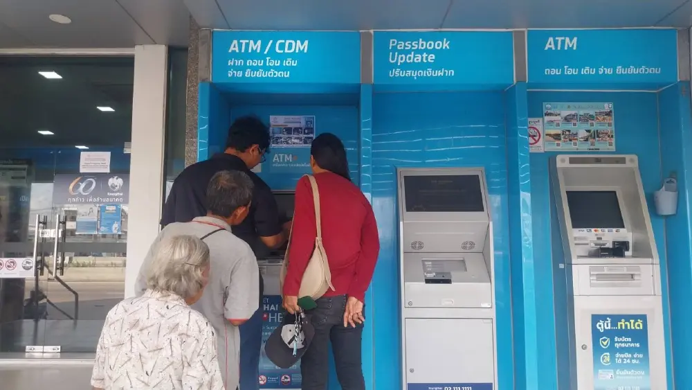 วันแรกก็ว้าวุ่น! บัตรคนจนรอบใหม่ กลุ่มเปราะบางโอดระบบมือถือล่ม