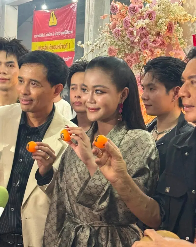 ฮือฮาเลข ลำไย ไหทองค ล้วงไหงานรำลึก แม่ผึ้ง พุ่มพวง ดวงจันทร์ 