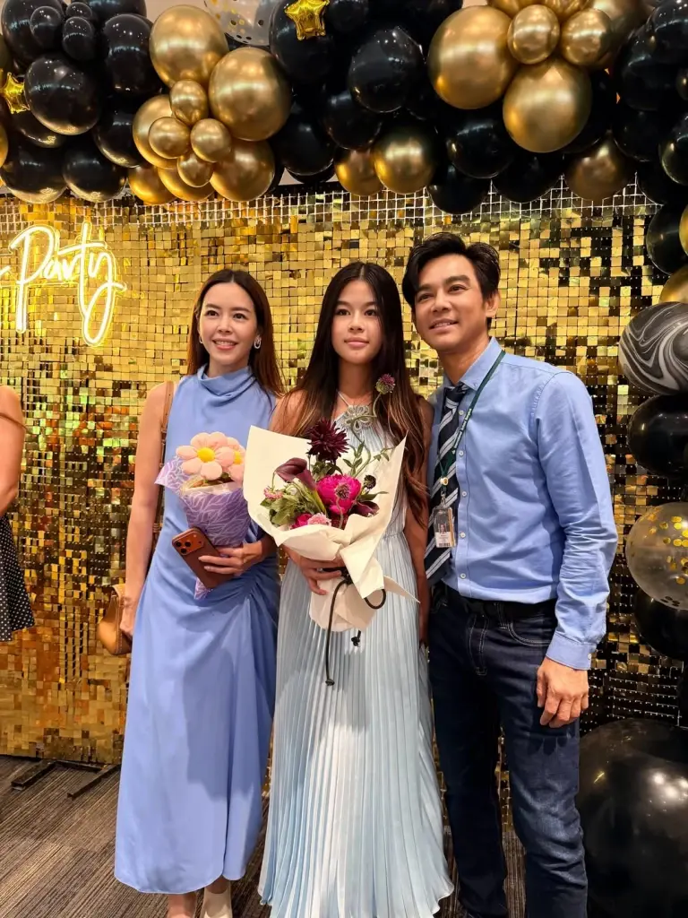 ฉายแววนางเอก! "น้องโสน" ลูกสาวพ่อมอส ในชุดเดรสฟ้า ยิ่งโตยิ่งสวย