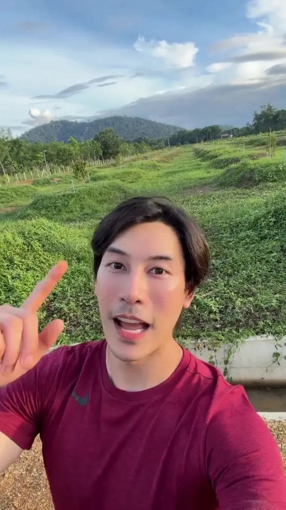 หล่อแถมขยันมาก เคน ภูภูมิ ลุยสวนทุเรียนแดนใต้ ใส่ปุ๋ยด้วยตัวเอง