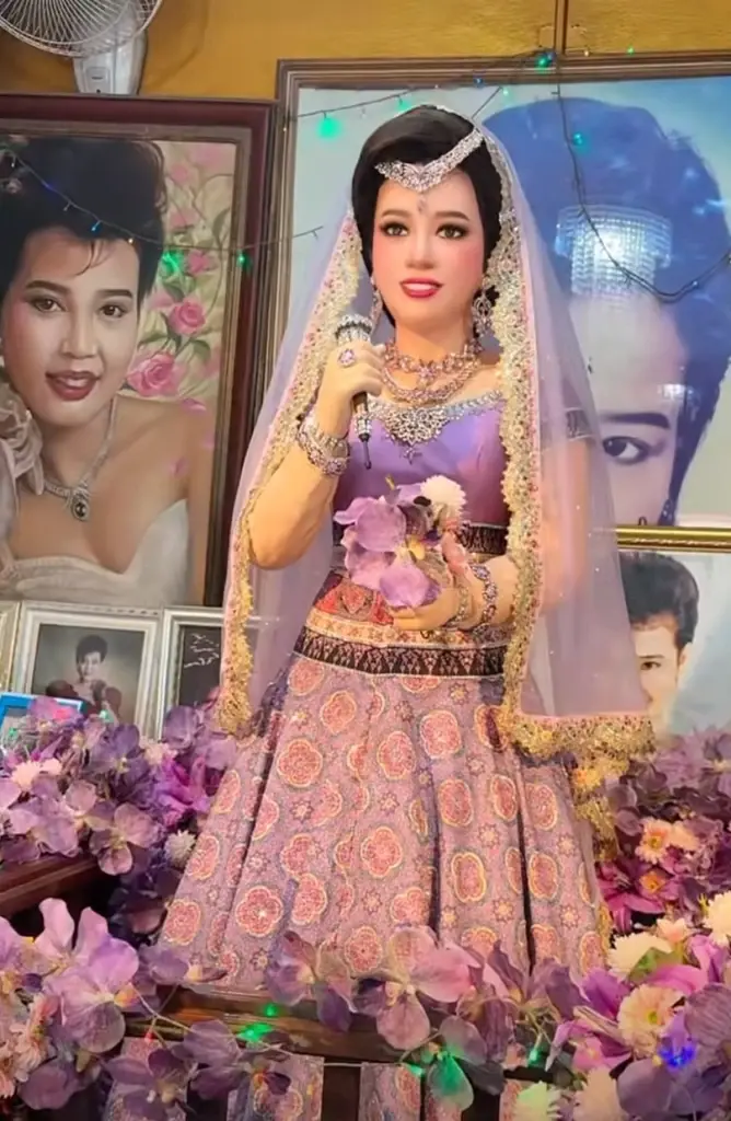 เลขครบรอบ แม่ผึ้ง พุ่มพวง พิธีเปลี่ยนชุดหุ่น ล้วงไหหยิบได้เลขสวย