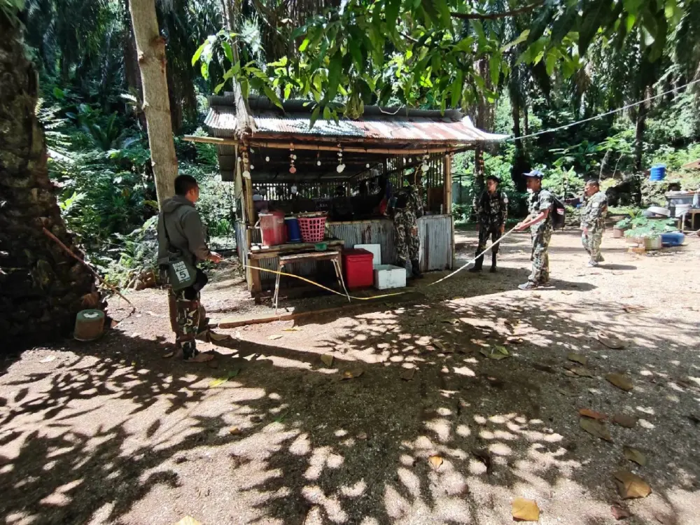จับหญิงวัย 58 ยึดหาดเขากาโหรดสร้างรีสอร์ตเถื่อนไร้ใบอนุญาต