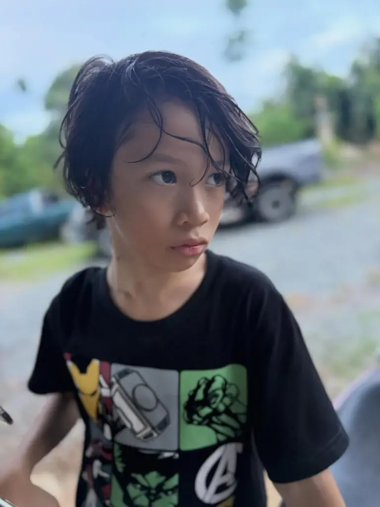 ฝนตกหนักก็ไม่หวั่น "ชาคริต" เผยภาพลูกชายช่วยเช็กตรวจสวนทุเรียน
