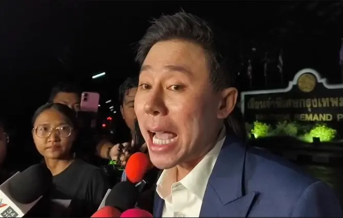 เปิดภาพ "ทนายตั้ม" นาทีออกจากเรือนจำ หลังได้ประกันตัวพร้อมภรรยา