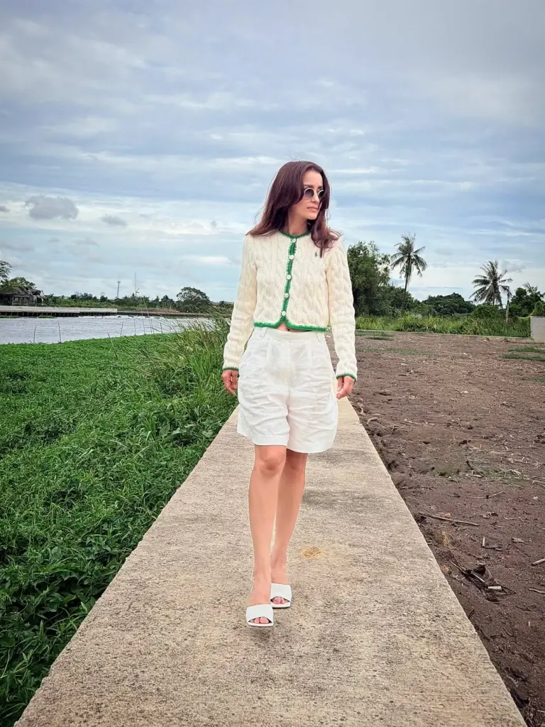 ยอมใจแฟชั่น! "แอน ทองประสม" ใส่ส้นสูงปรี๊ดลุยสวน รดน้ำต้นไม้ชิลๆ 
