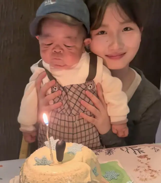 ชีวิตชายวัย 25 เป็นทารกน้อยของครอบครัว น้องสาวอนาคตสละดูแล