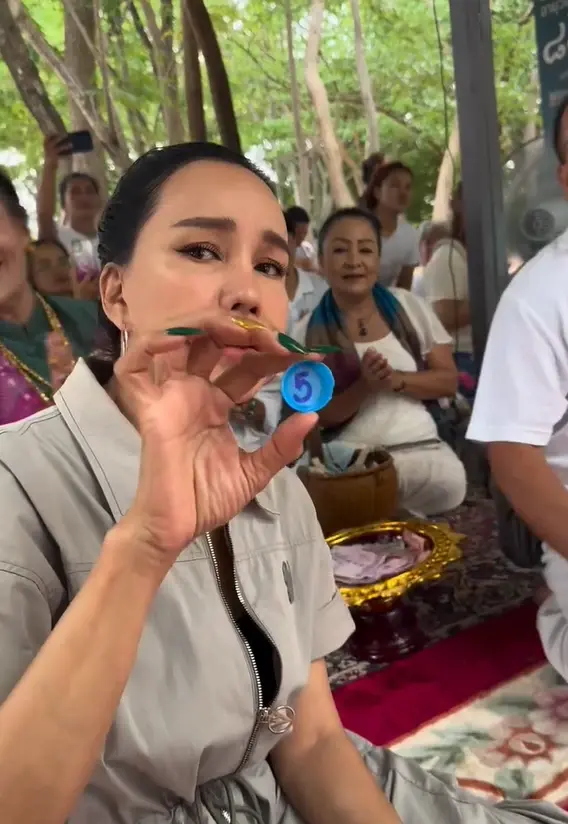 "ส้มเช้ง สามช่า" ร่วมพิธีบวงสรวงพ่อปู่ศรีสุทโธ ล้วงไหได้เลขสวย