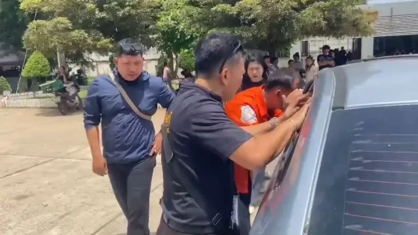 ระทึก! แม่ลงรถวิเดียว ประตูล็อคอัตโนมัติขังลูกขวบเศษ
