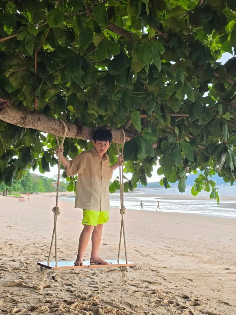 "น้องเกล" นำทีมพี่ๆ เล่นน้ำทะเลฉ่ำ "แม่ชม" เผยโมเมนต์น่ารัก