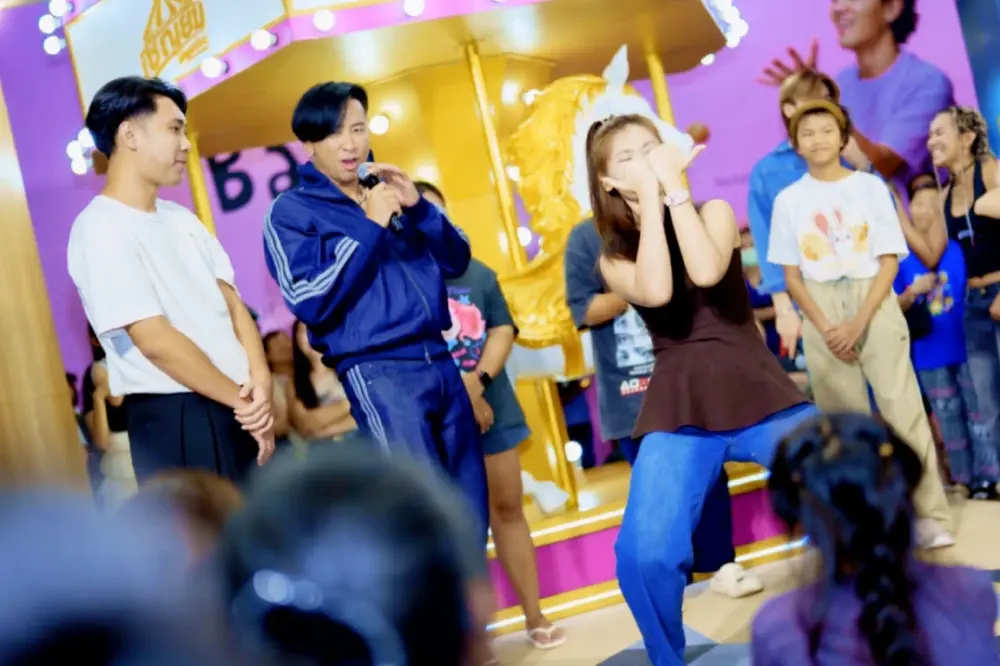 อบอุ่นใจฟู  "บอล เชิญยิ้ม" แชะภาพครอบครัวใหญ่พร้อมหน้า 