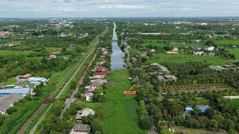 สุดล้ำ! กรมชลฯ เปิดใช้งาน เรือกำจัดผักตบชวานวัตกรรมใหม่ ครั้งแรก ที่คลองมหาสวัสดิ์