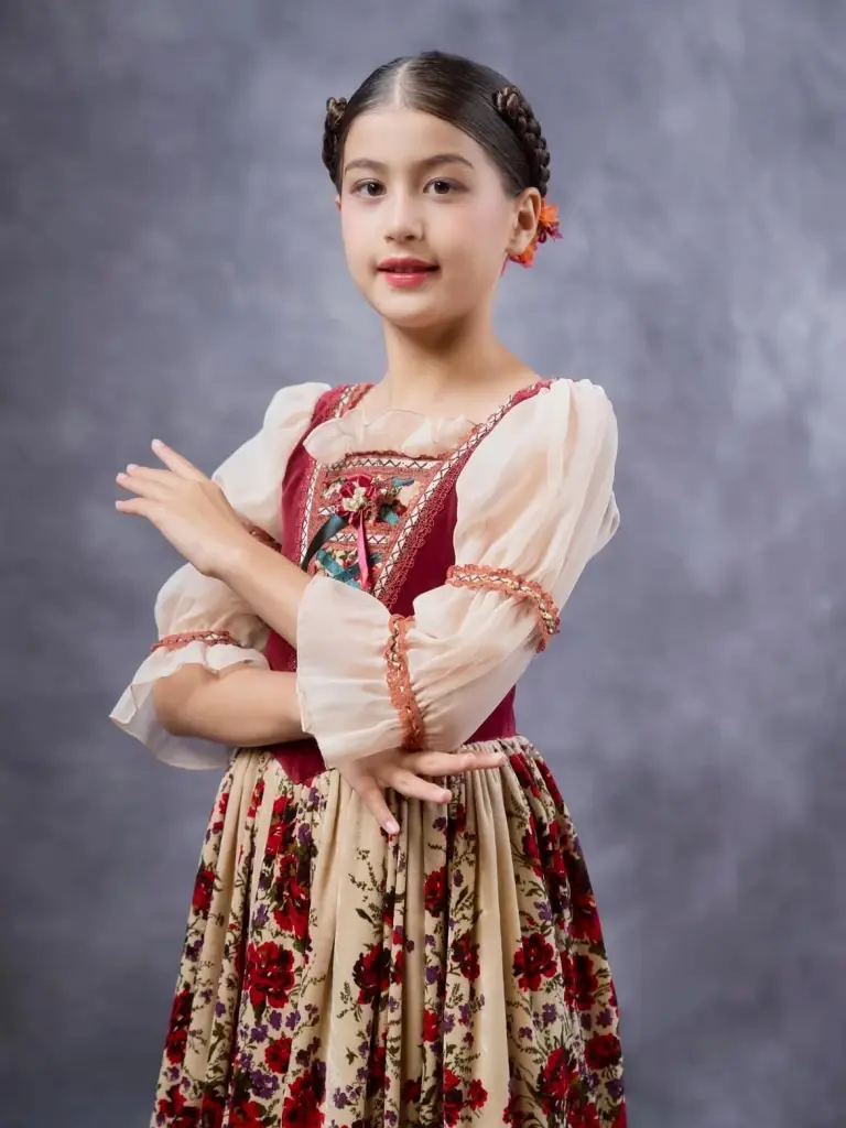 โตเป็นสาวแล้ว ลูกสาวอดีตนางเอกดัง แฟนๆ แห่ชมลุคนี้สวยสะดุดตา  