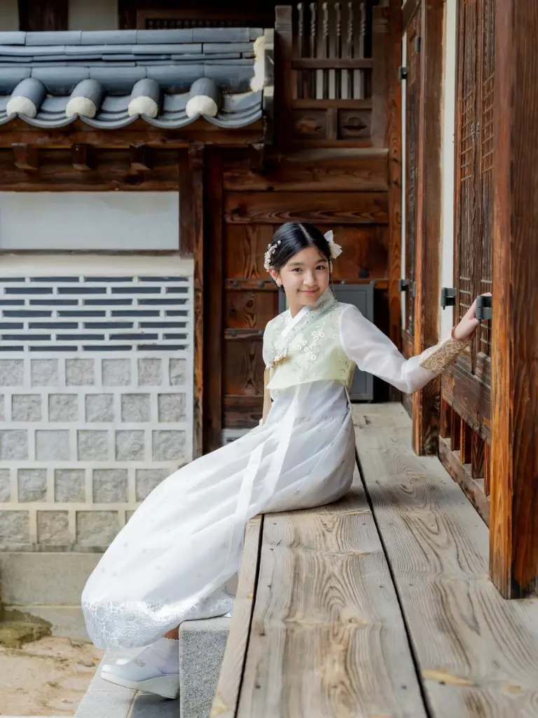 "น้องมะลิ"  ลูกสาวแม่โบว์  สวมชุดฮันบก โตเป็นสาวสวยละมุนมาก