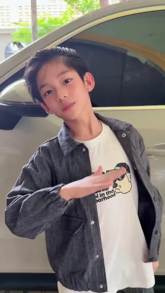 สเตปเทพสุดเท่ ลูกชายโชว์แดนซ์  ลุคนี้หล่อใจสั่นจนแม่ต้านไม่ไหว
