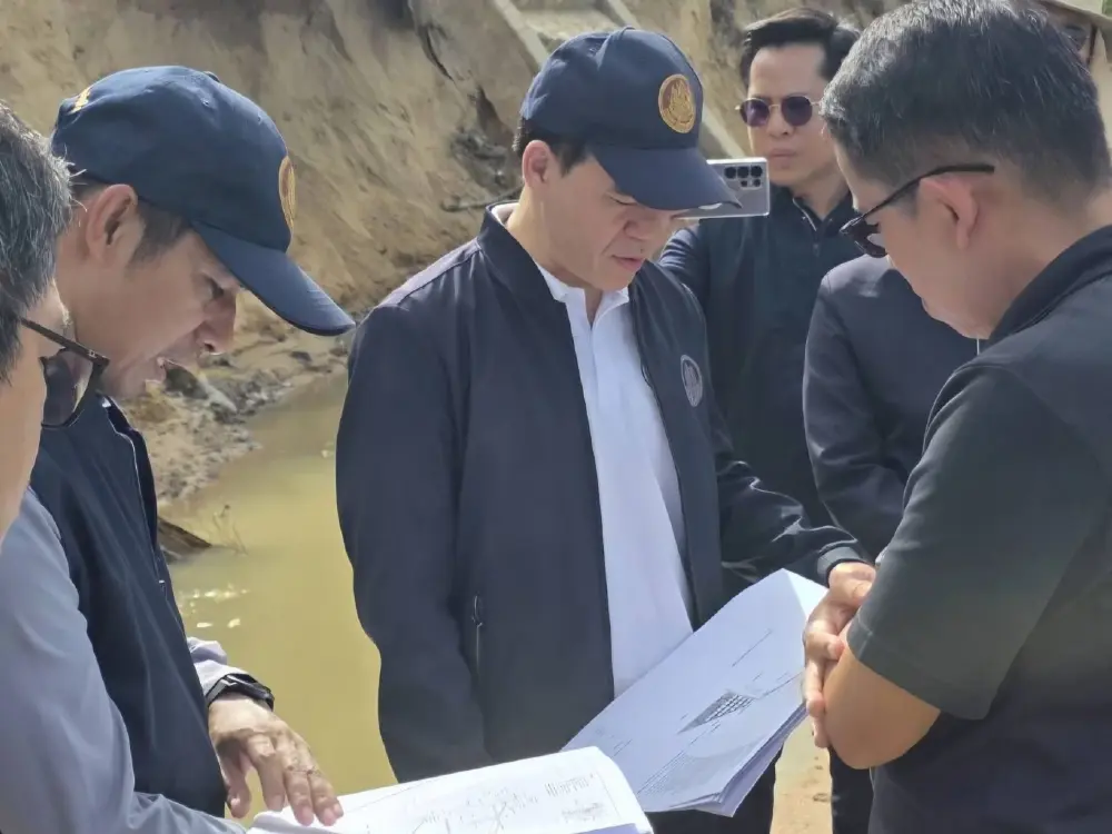 กรมโยธาฯ ส่งทีมลงพื้นที่อ่างทอง แก้ไขเหตุเขื่อนป้องกันตลิ่งวัดไชยสงครามทรุด