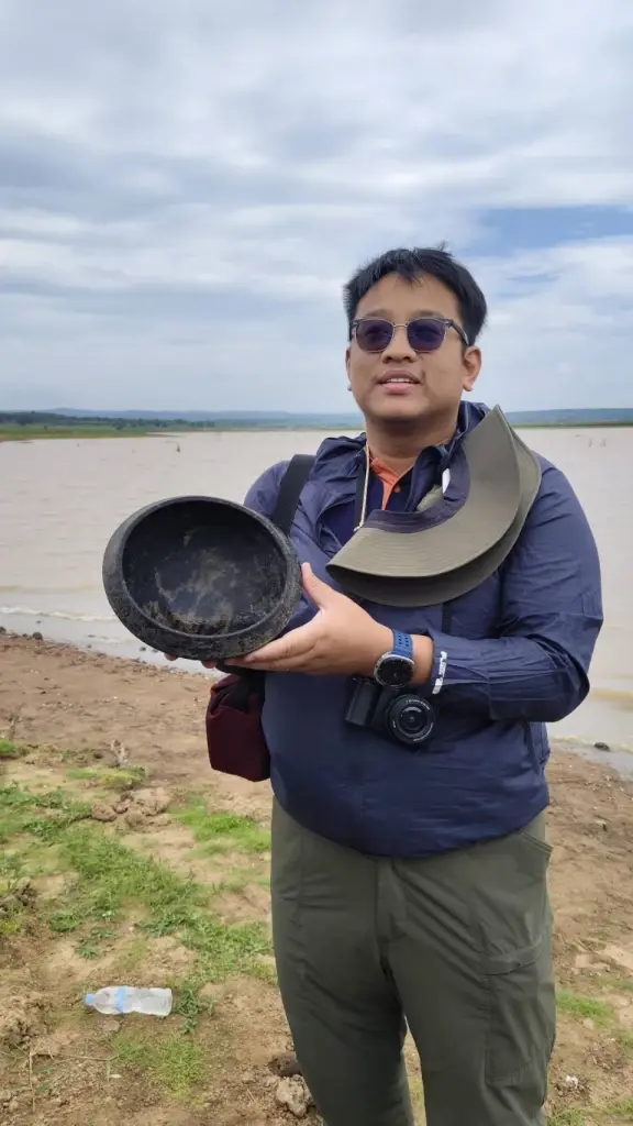 น้ำลดเจอ ภาชนะพิมายดำ อายุ 2,500 ปี สมบูรณ์สุดในเขื่อนมูลบน