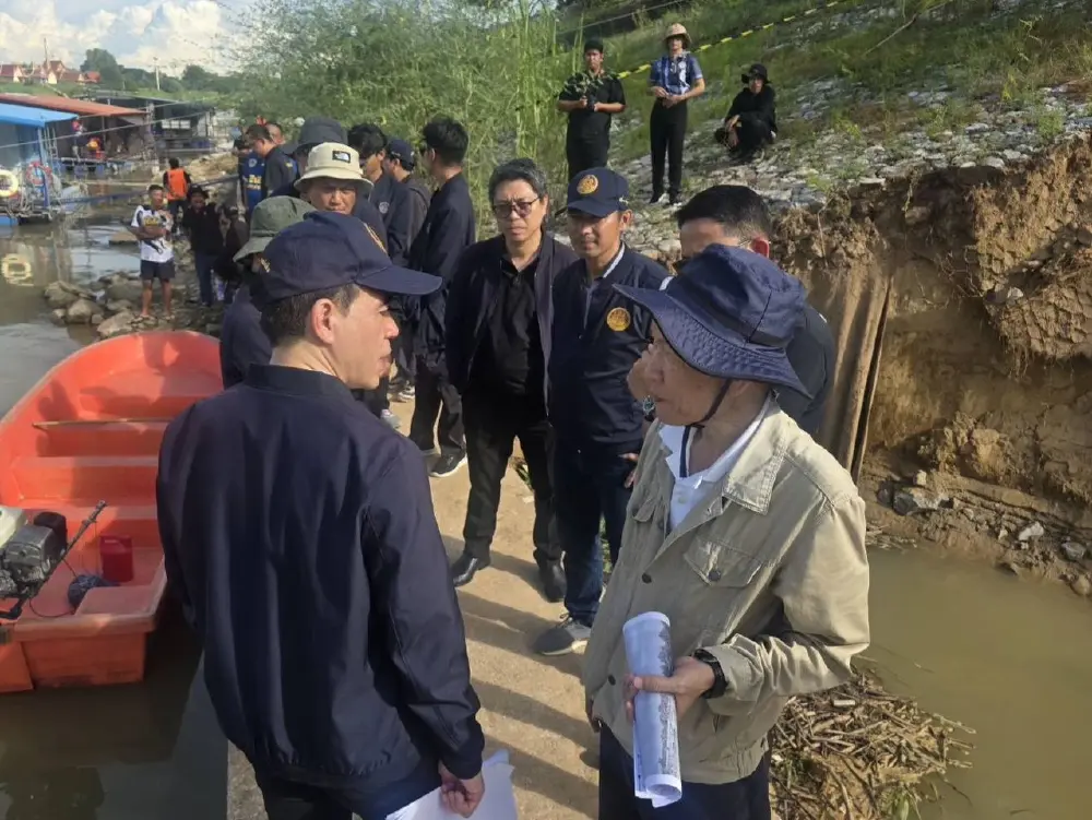 กรมโยธาฯ ส่งทีมลงพื้นที่อ่างทอง แก้ไขเหตุเขื่อนป้องกันตลิ่งวัดไชยสงครามทรุด