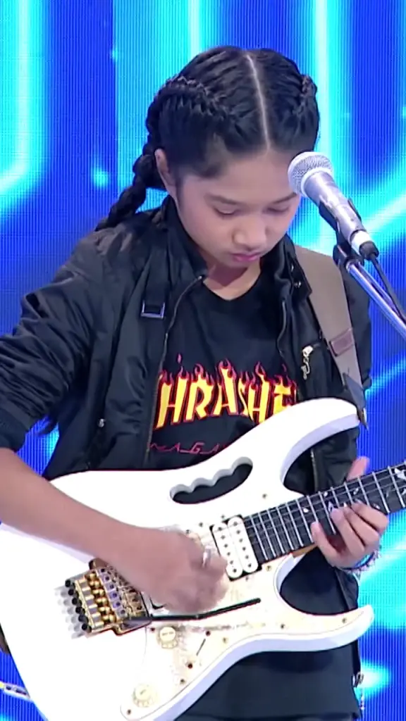 ส่องประวัติ "เนเน่ รอยัล"  ร็อกสตาร์ วัย 16 ปี ขวัญใจเวทีดัง