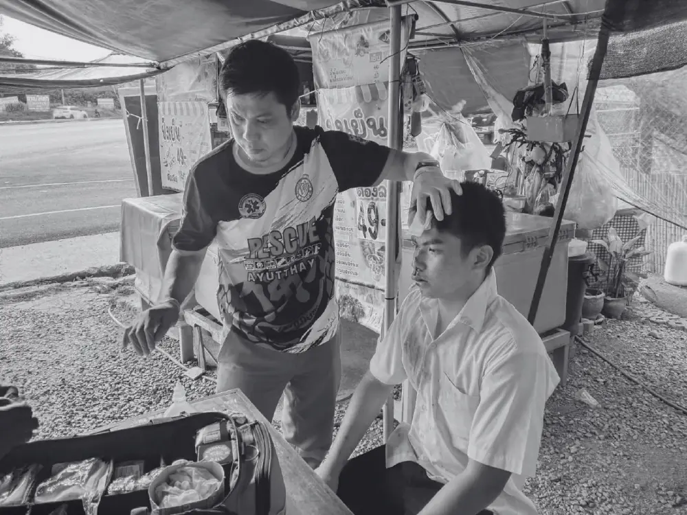 แม่ใจสลาย! ปล่อยลูกนั่งรถบัสเองครั้งแรก พลัดตกหน้าฟาดเย็บ 19 เข็ม