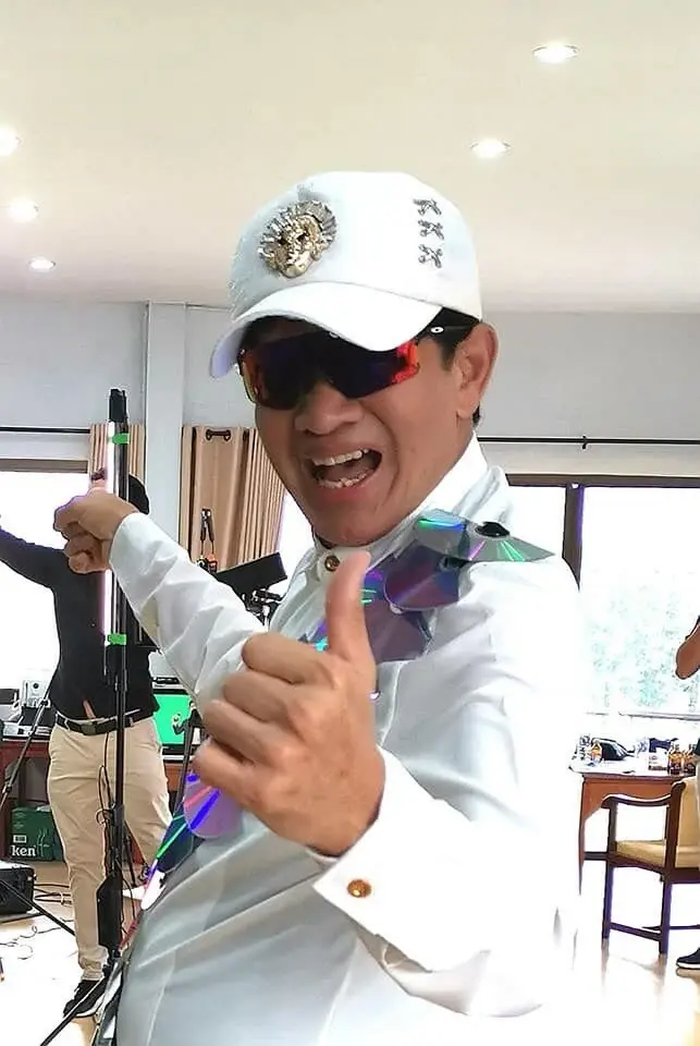 โกหกอายุชัดๆ  ส่อง  "ตู้ ดิเรก" ในวัย 73 บนเวทีคอนเสิร์ตล่าสุด