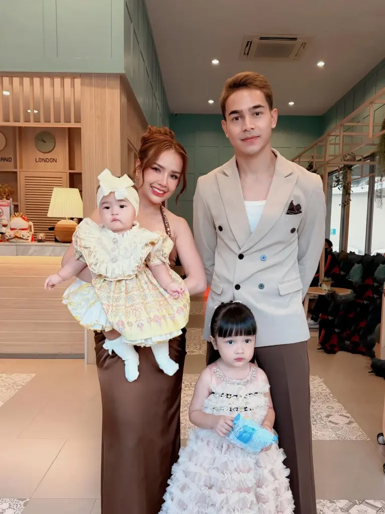 ไม่คิดว่าจะมีรูปนี้ 31 ปีที่รอคอย ฉลองวันเกิด  พร้อมหน้าพ่อแม่ 