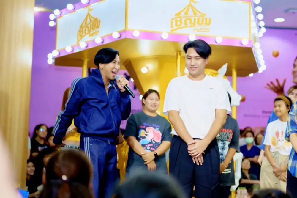 อบอุ่นใจฟู  "บอล เชิญยิ้ม" แชะภาพครอบครัวใหญ่พร้อมหน้า 