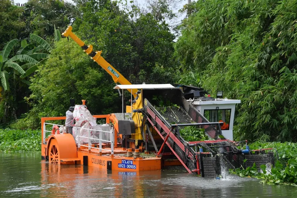 สุดล้ำ! กรมชลฯ เปิดใช้งาน เรือกำจัดผักตบชวานวัตกรรมใหม่ ครั้งแรก ที่คลองมหาสวัสดิ์
