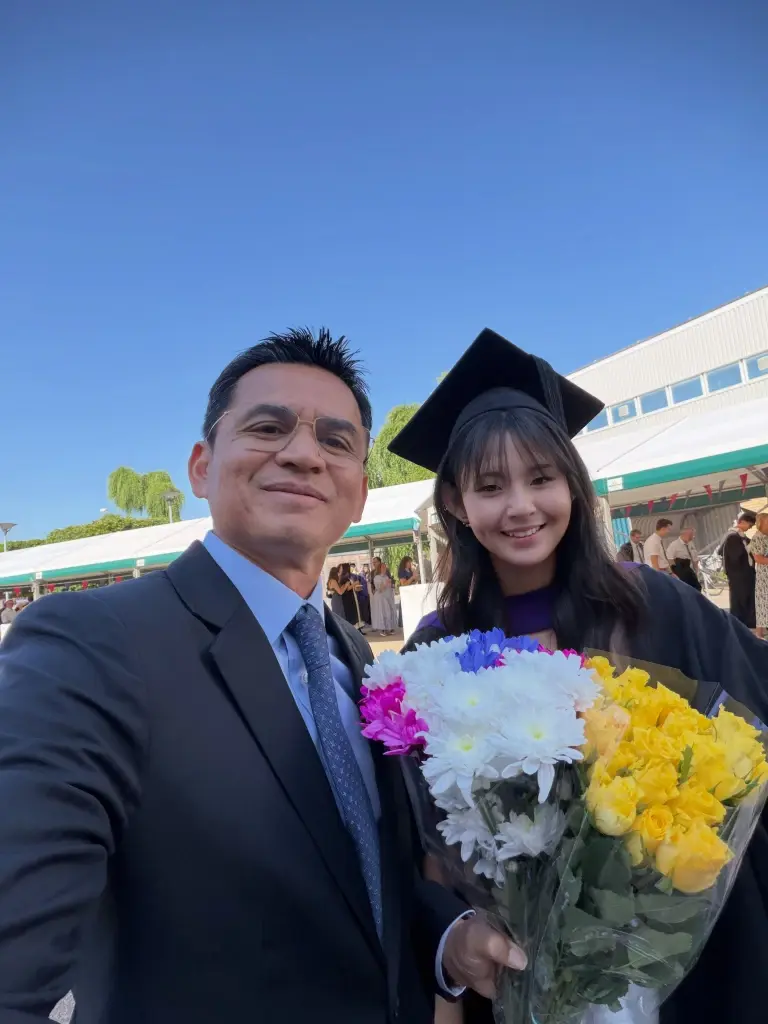 ความภูมิใจของพ่อ  "ซิโก้ เกียรติศักดิ์" เผยภาพ ลูกสาวเรียนจบ