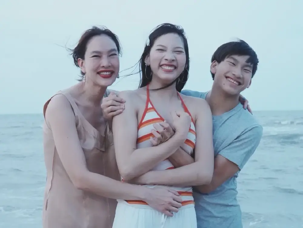 ปลื้มใจสุดๆ " ลูกสาว "ตุ๊ก ชนกวนันท์" วัย 18 ขับรถส่งแม่ทำงาน 