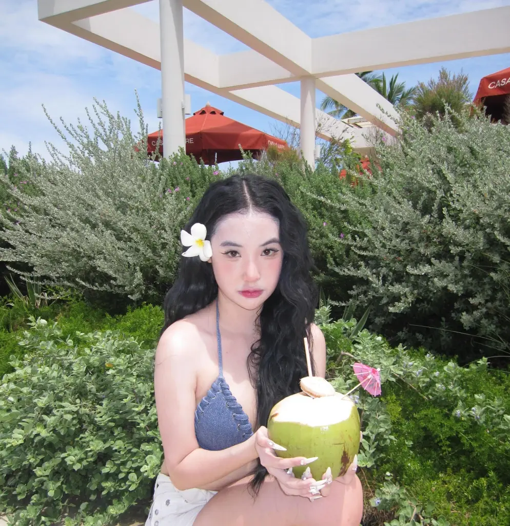 "พลอย" ลูกสาวเท่ง เถิดเทิง ปล่อยช็อตเด็ดนุ่งบิกินี่อวดหุ่นสับ