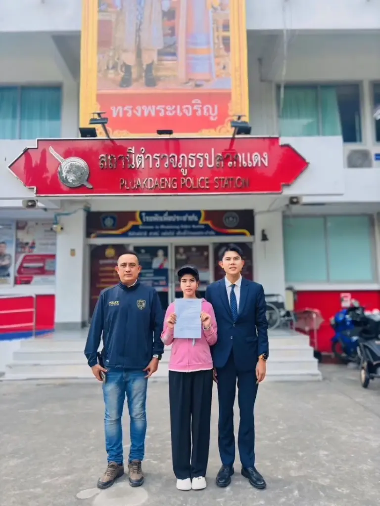 หนักๆทั้งนั้น "แบม" อดีตเมียหลวง เข้าพบตำรวจ รับทราบ 3 ข้อกล่าวหา