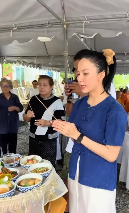 จ๊ะ นงผณี ทำบุญ 100 วัน คุณพ่อประดิษฐ์ แห่โฟกัส เลขนิมนต์พระ - เลขธูป
